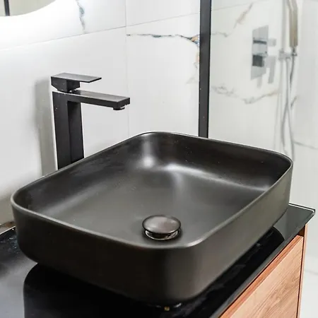 Beachside Modern By Pikhost * Vlorë